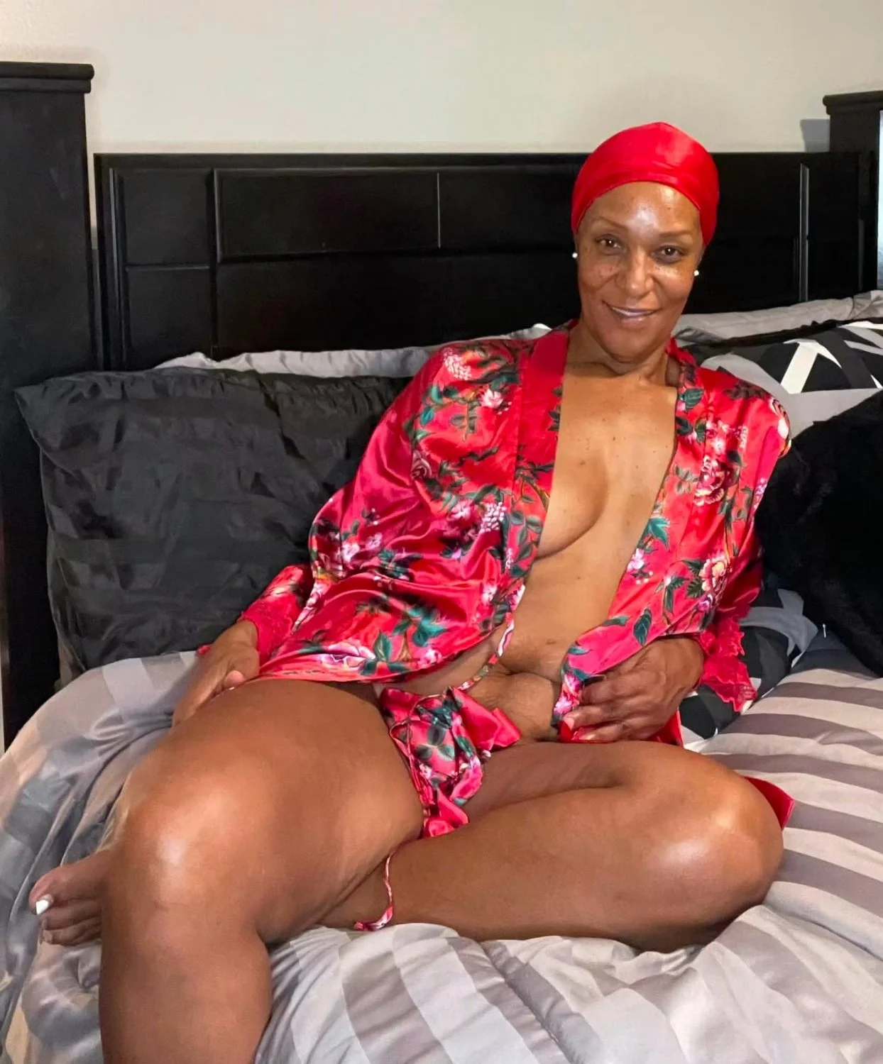 More Ebony Sandra image 6