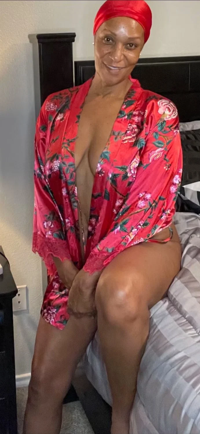 More Ebony Sandra image 8
