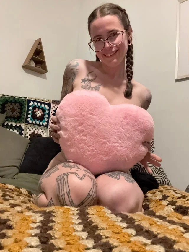 Sexy Rocker Natural Tits pt8 image 12