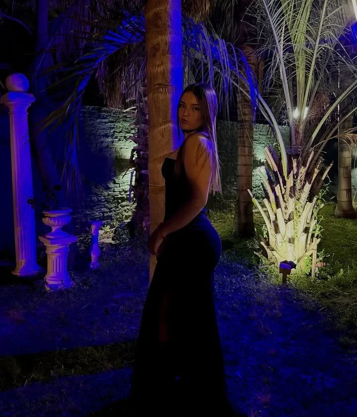 Hermosa putita en bikini expuesta image 7