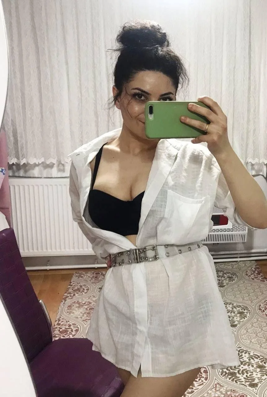 Nude exposures of a married woman image 14