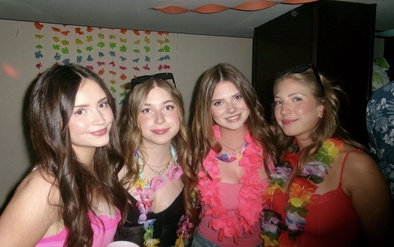 Sexy group of irls image 2