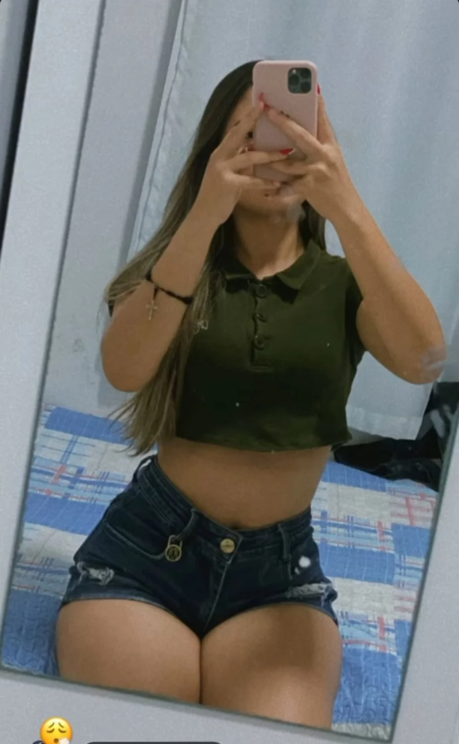Novinha gostosa mostrando a buceta image 8