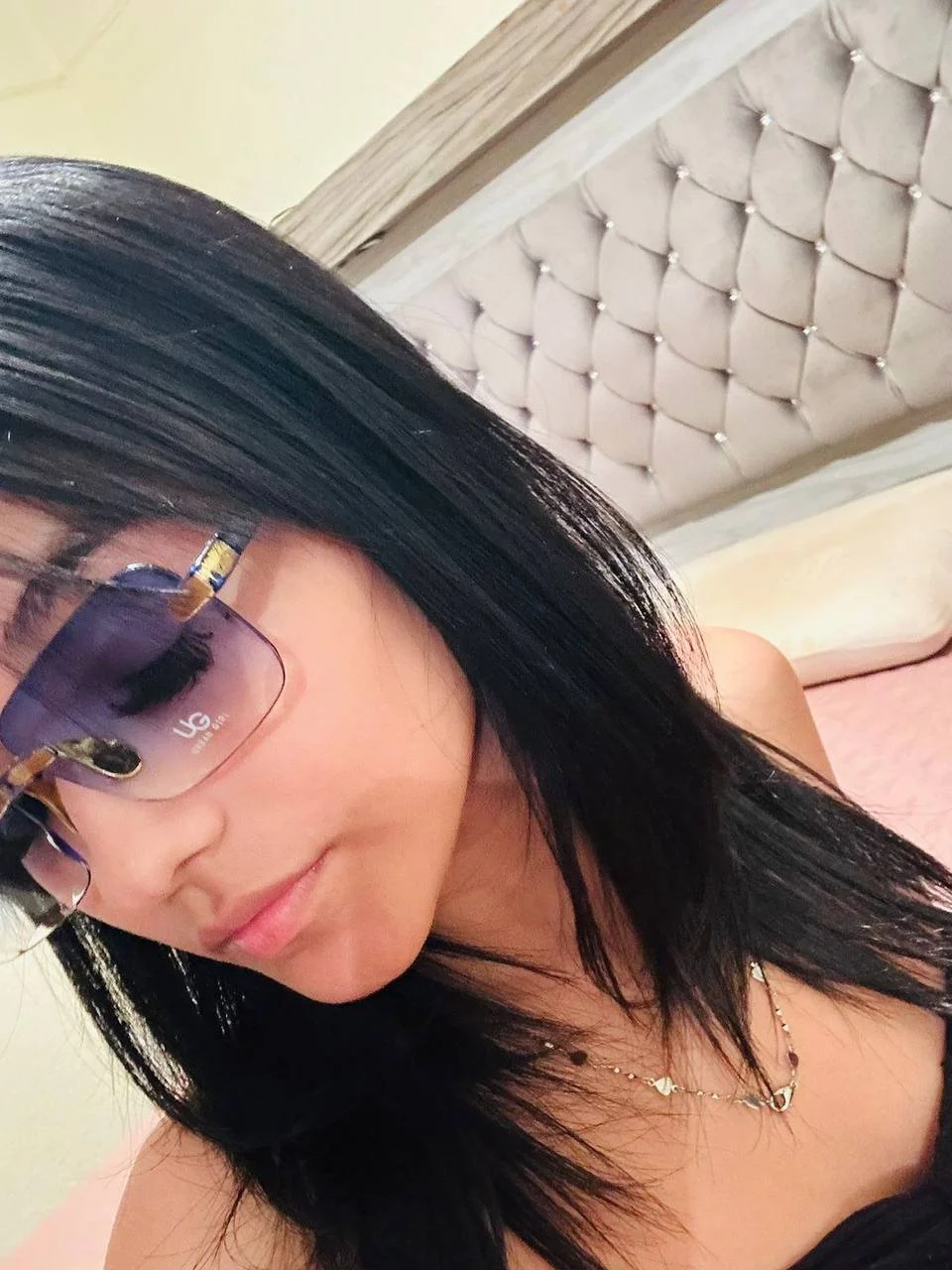 Morena novinha gostosa caiu na net mostrando os peitos e a bucetinha! amador, vazou, vazados, erome main image