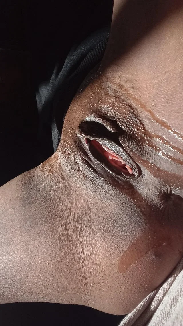 Ebony pussy image 4