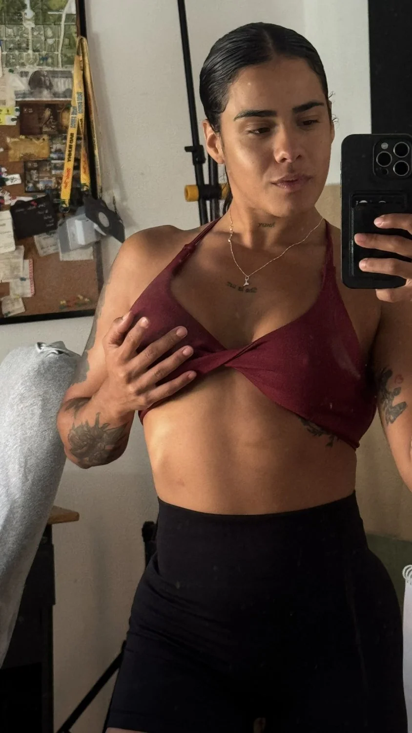 Novinha morena cavalona sentando gostoso no moreno bem dotado image 1