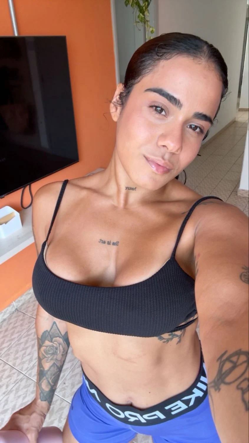 Novinha morena cavalona sentando gostoso no moreno bem dotado image 13