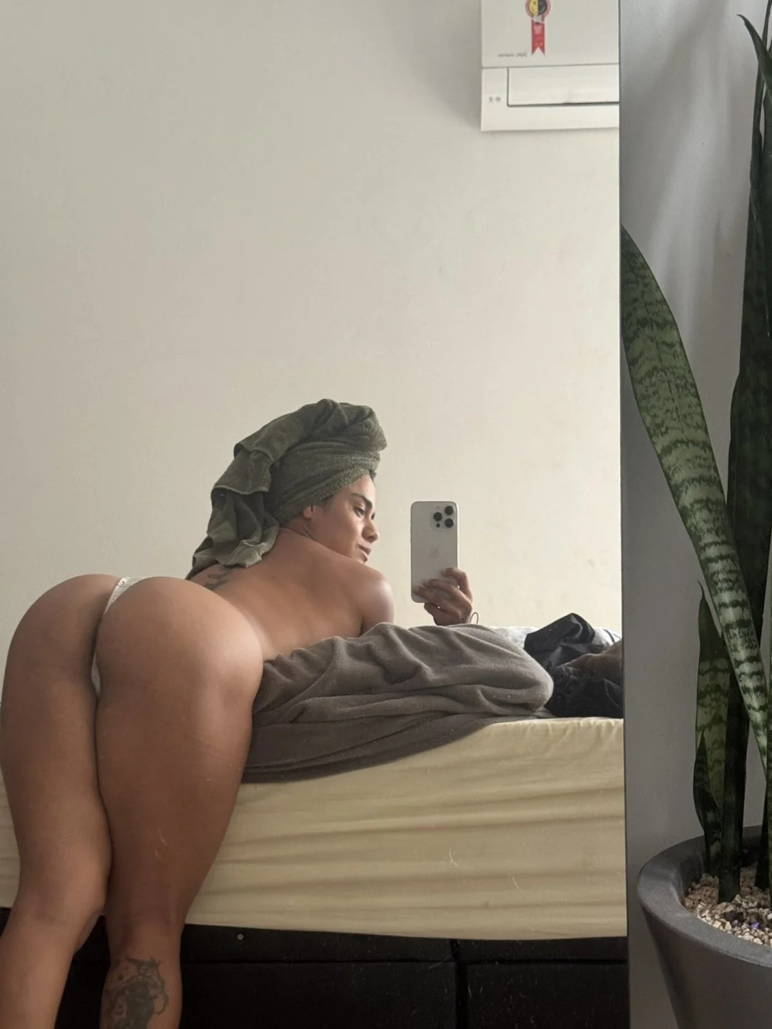 Novinha morena cavalona sentando gostoso no moreno bem dotado image 23
