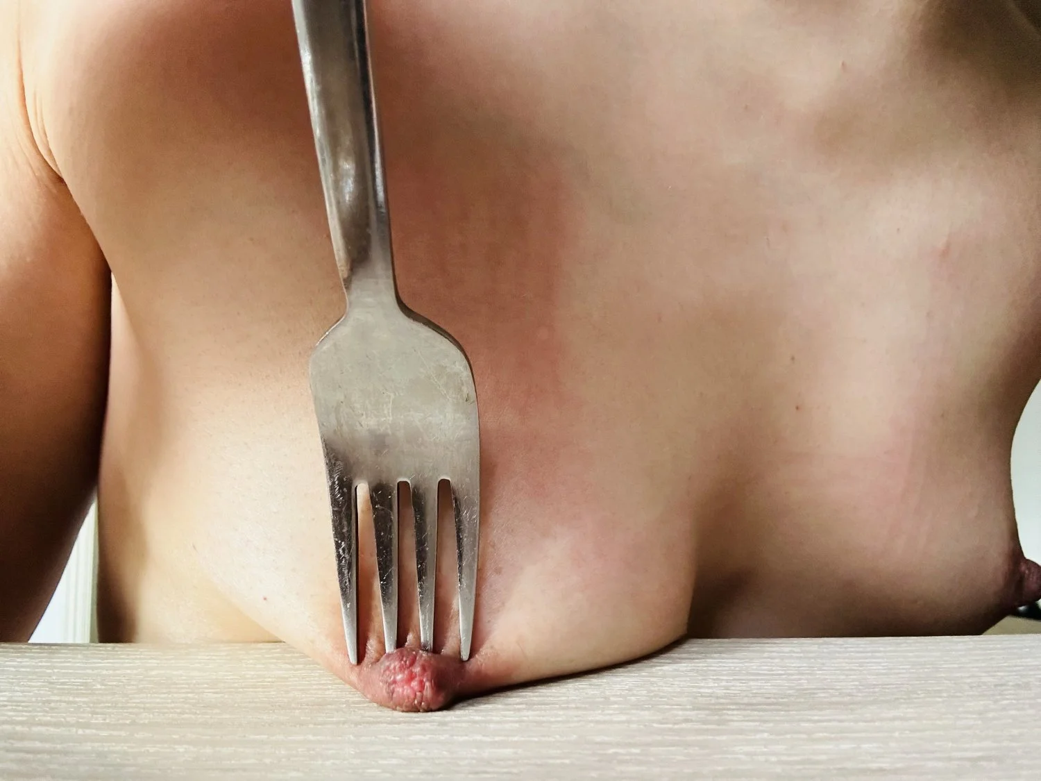 Asian slave Katie exposing her torture image 20