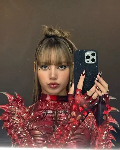 250422-LISA-Instagram-Update-with-JENNIE-documents-9 cover image