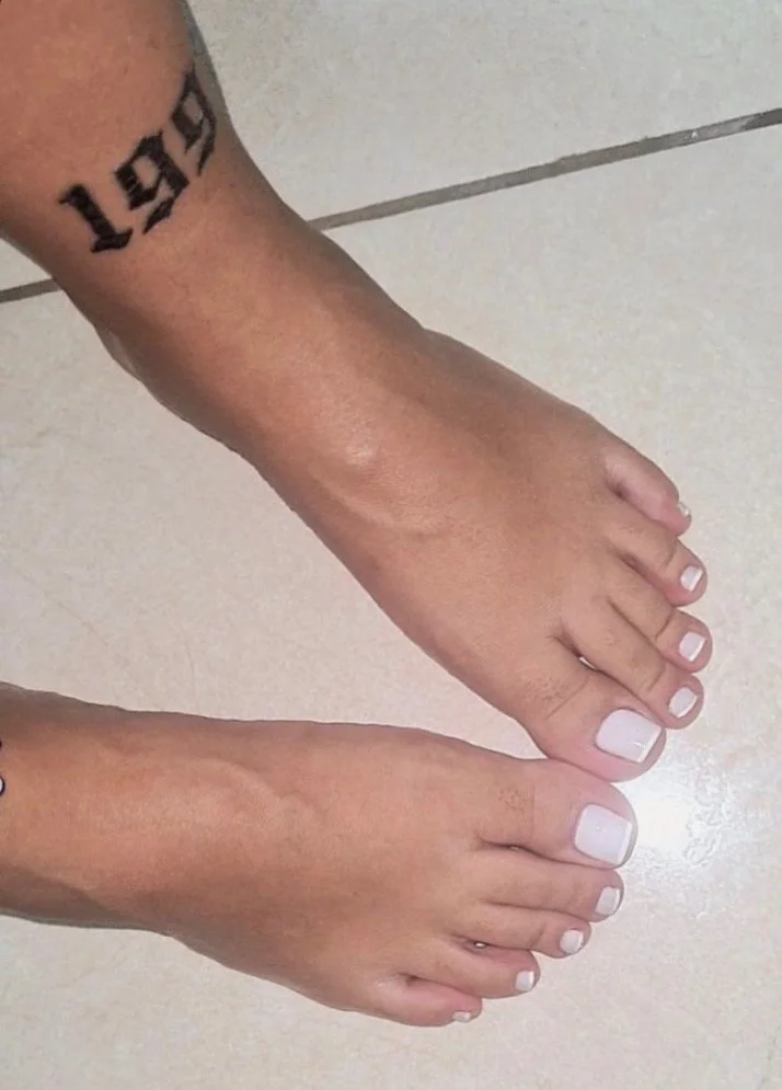 Pezinhos da gostosa da academia puta casada sempre manda fotos dos pes image 12