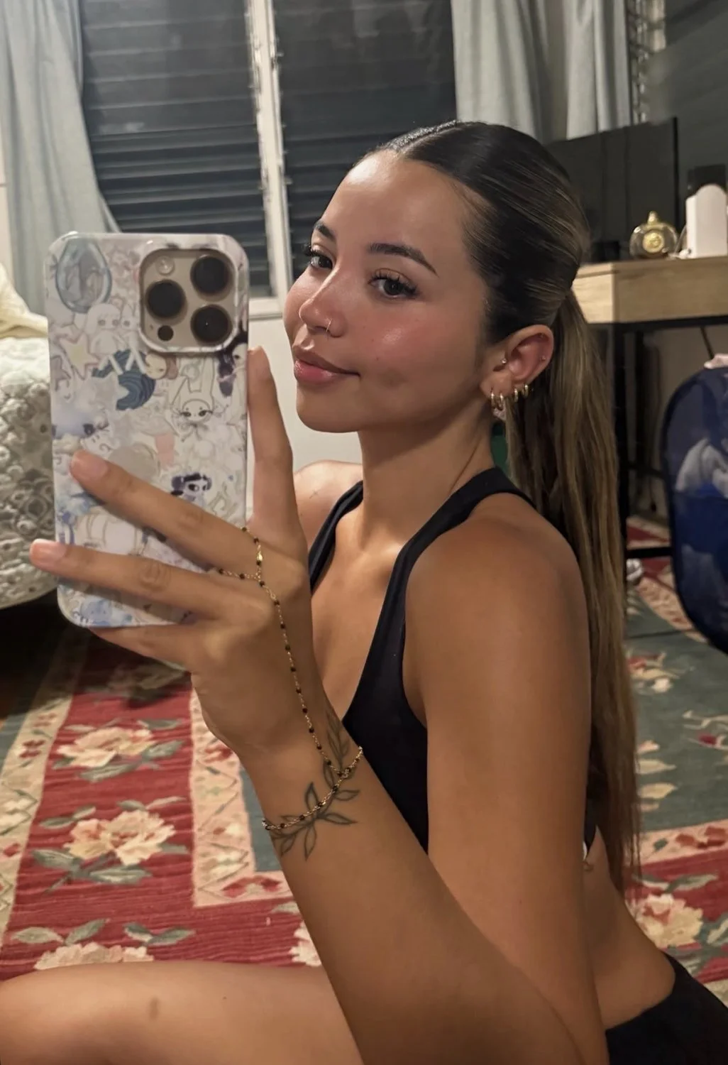 Emma loves sharing her sexy body part 1 image 17