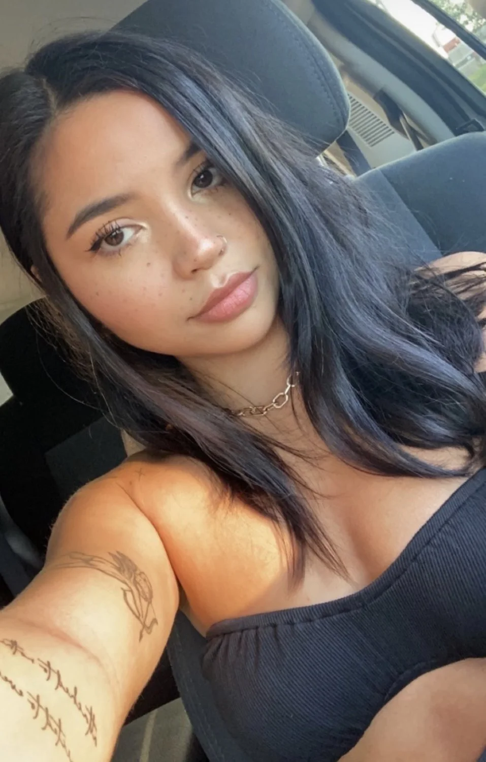 Emma loves sharing her sexy body part 1 image 18