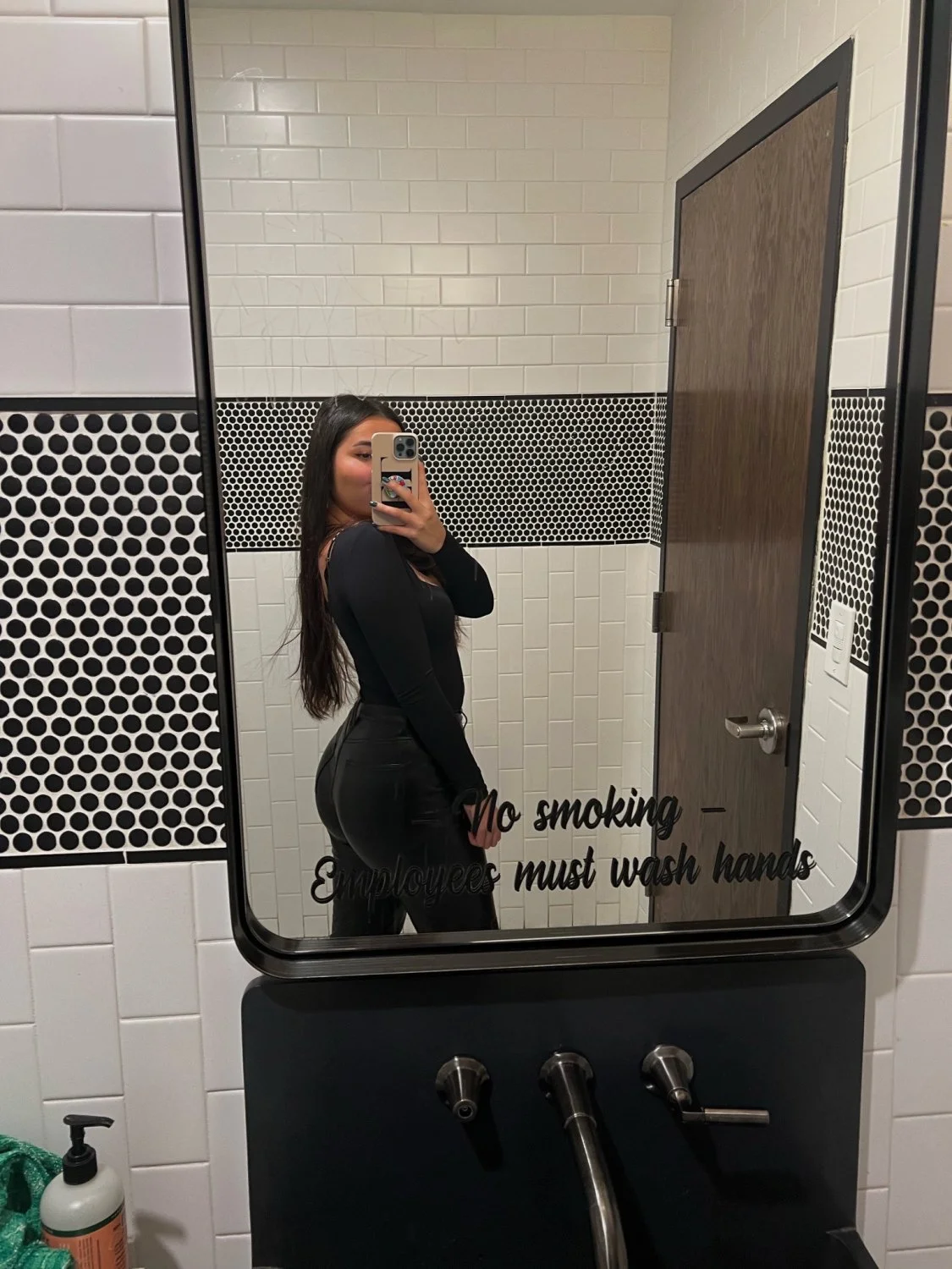 Emma loves sharing her sexy body part 1 image 32