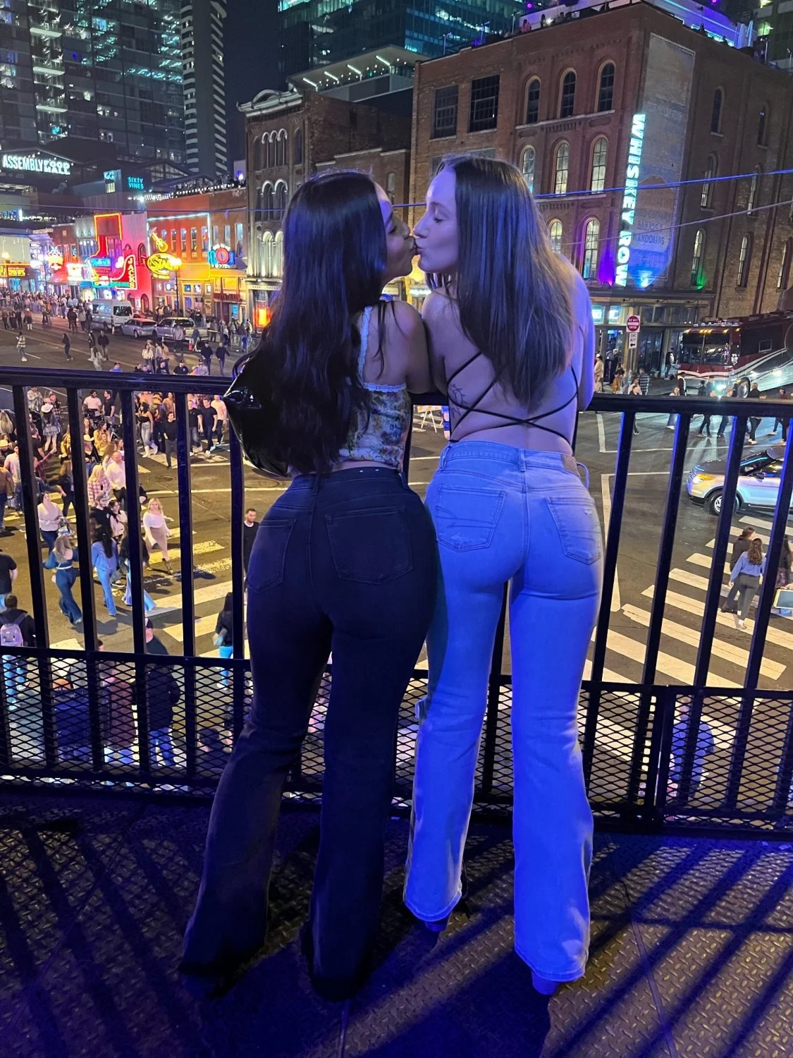 Emma loves sharing her sexy body part 1 image 39