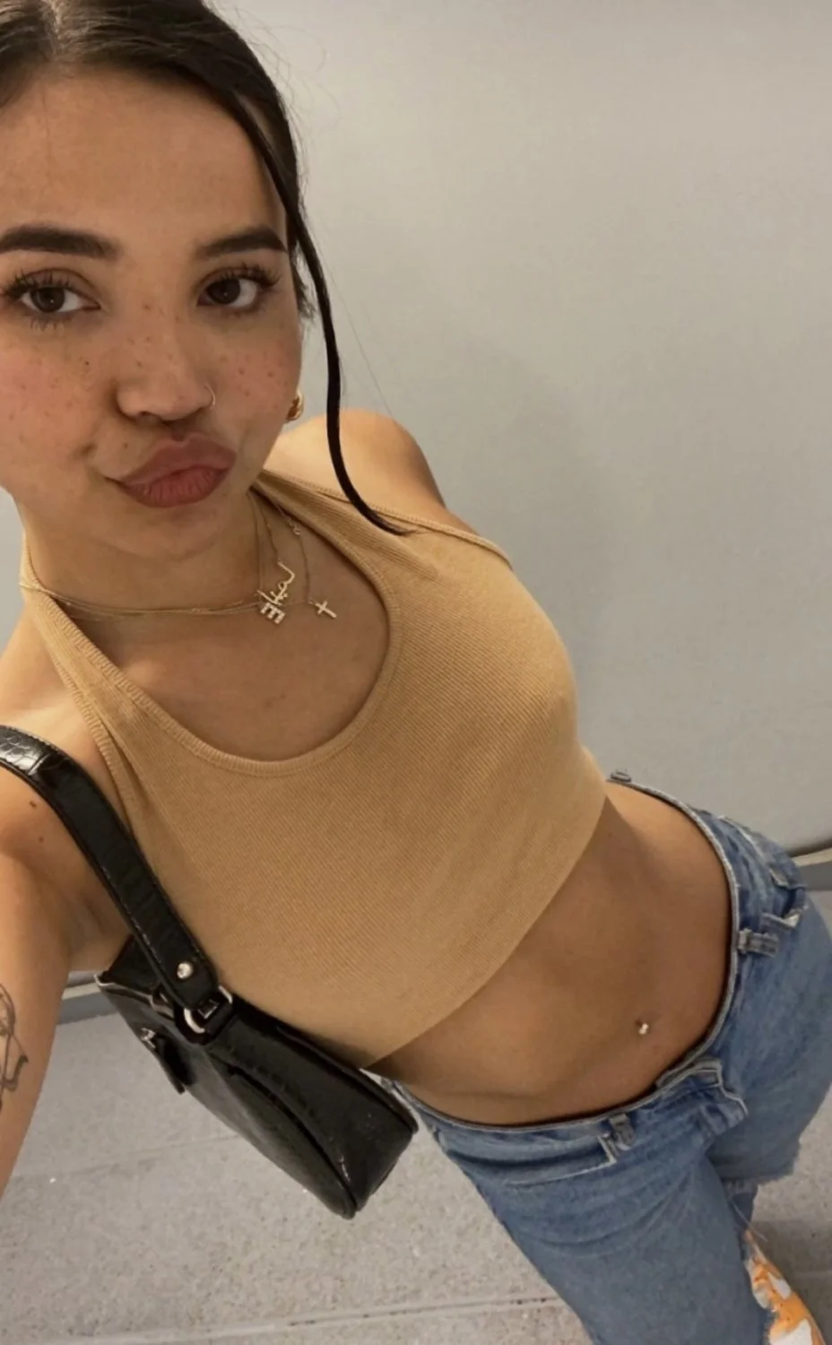 Emma loves sharing her sexy body part 1 image 48
