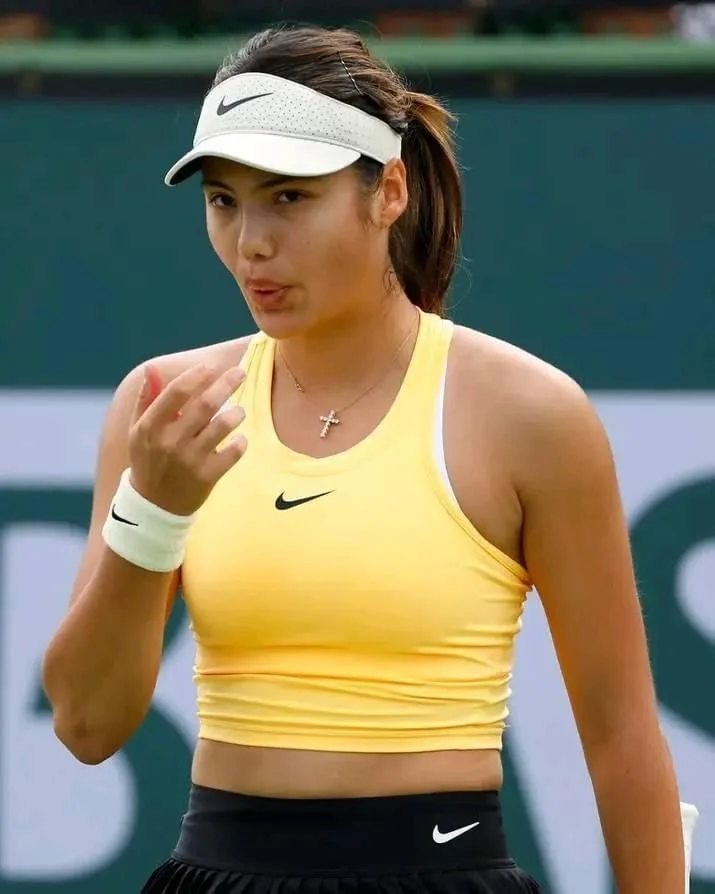 Sexy tennis player Emma Raducanu! image 24