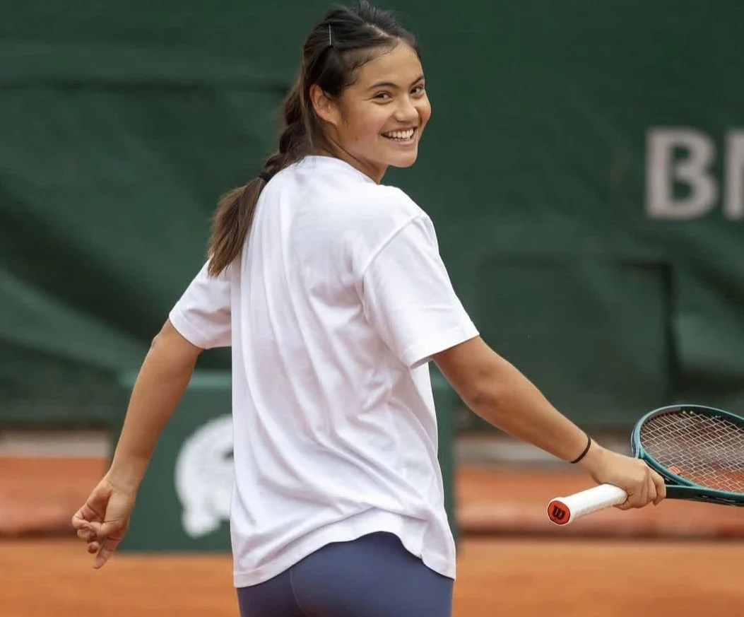 Sexy tennis player Emma Raducanu! image 4