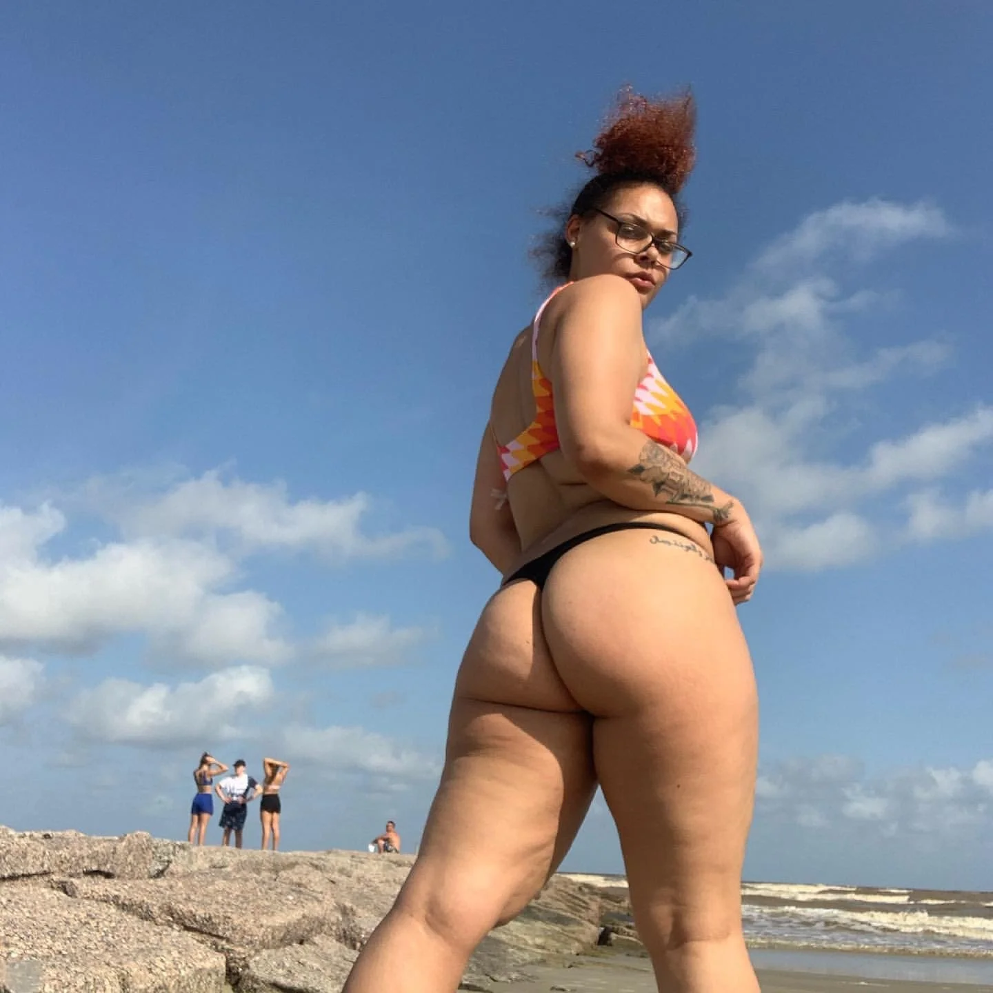 Lightskin MILF image 3