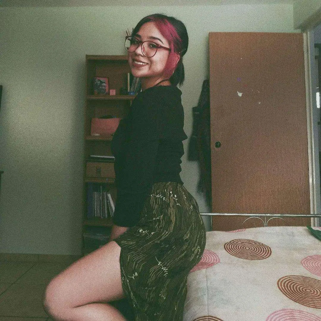 Seguidor exhibe a su mejor amiga image 2