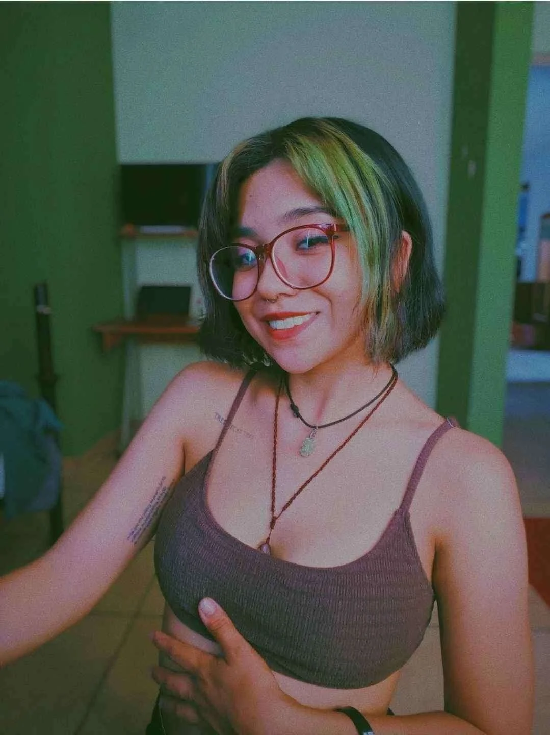 Seguidor exhibe a su mejor amiga image 9