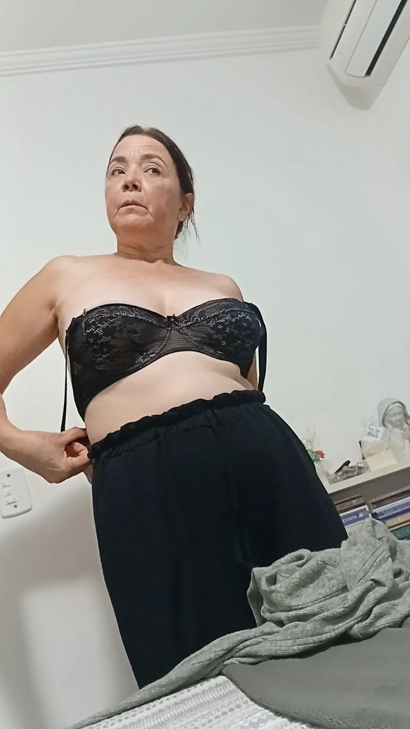 Brazilian big tit milf Amanda image 15