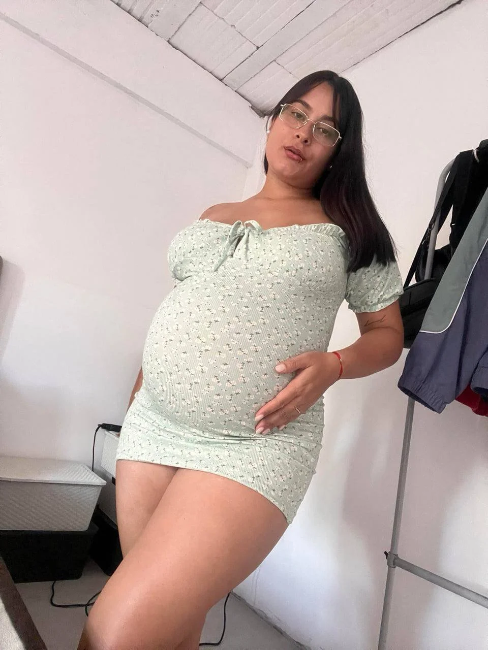 Mi amiga rocío embarazada y desnuda image 7