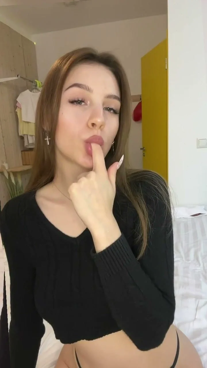 🔞 wild tight ass nude slut teasing dripping 😈💦 See OF image 2