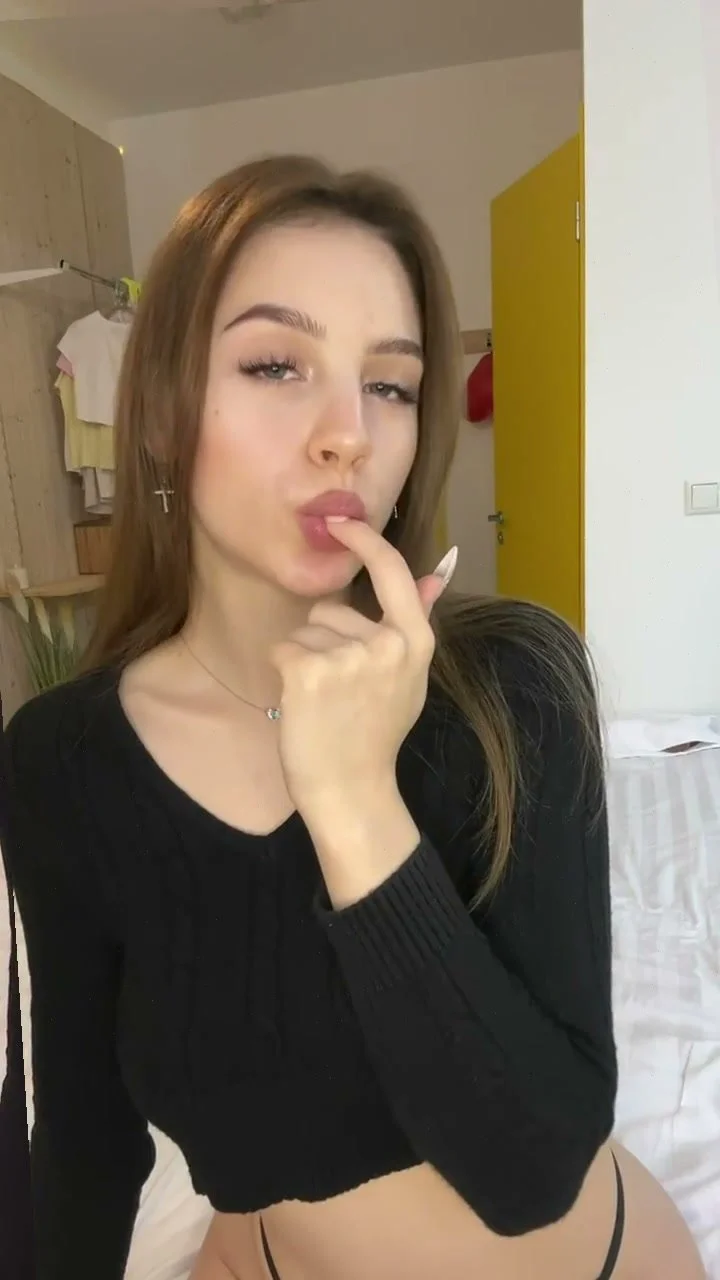 🔞 wild tight ass nude slut teasing dripping 😈💦 See OF image 4