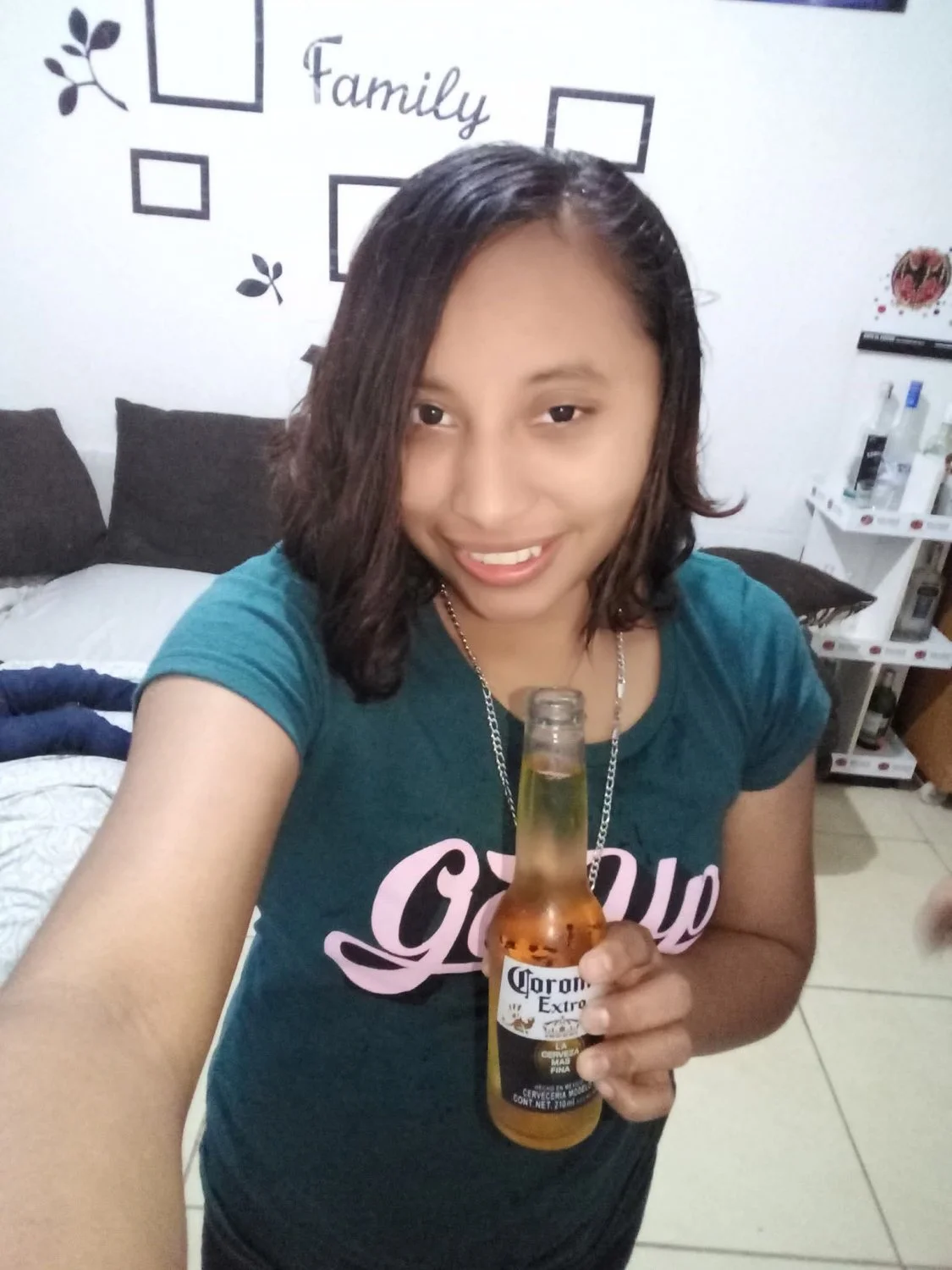 Mayra lesbiana main image