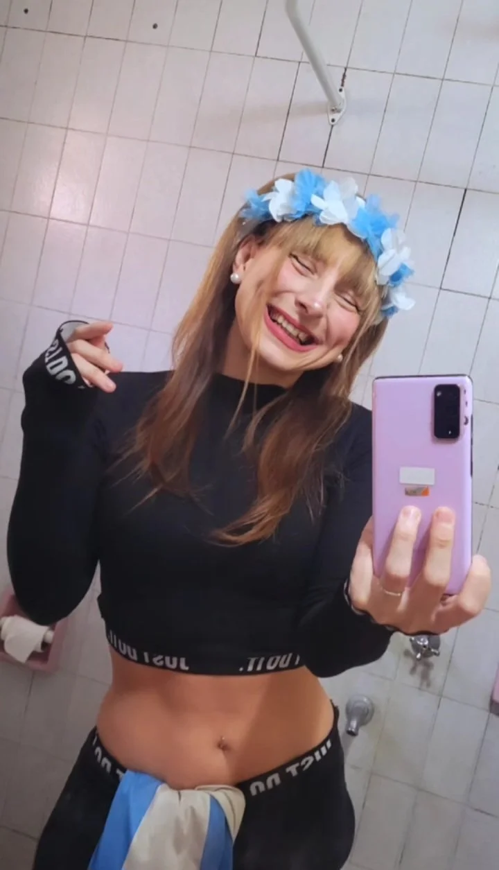 Cómo me gusta esta putita 🥵 main image