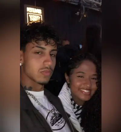 Casal novinha vazou pagando boquete e fudendo de 4 com namorado dotado cover image