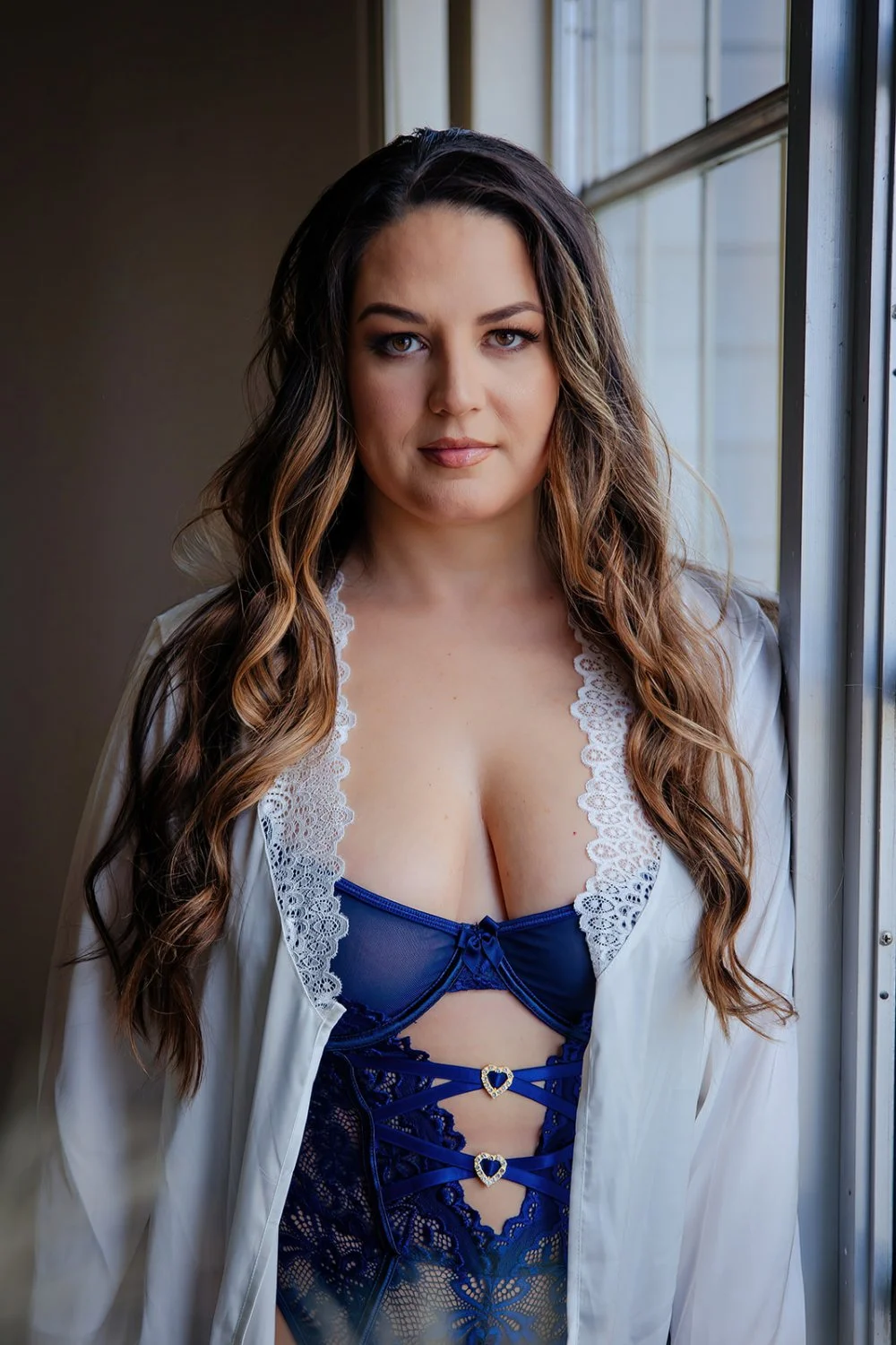 Chubby brunette wife boudoir image 14