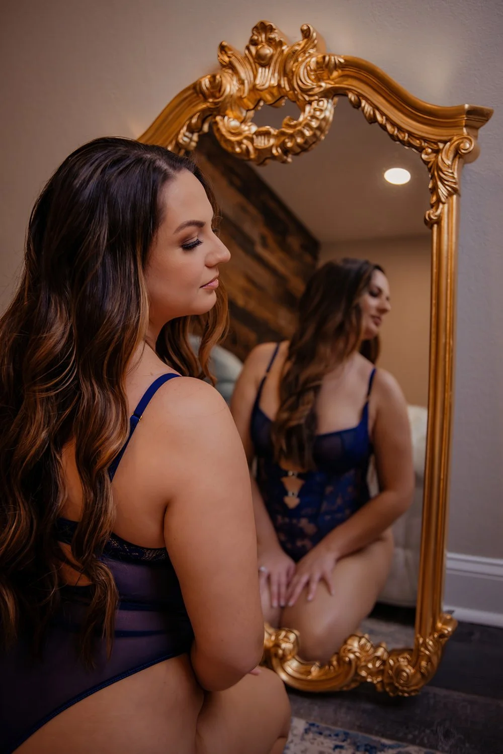 Chubby brunette wife boudoir image 21