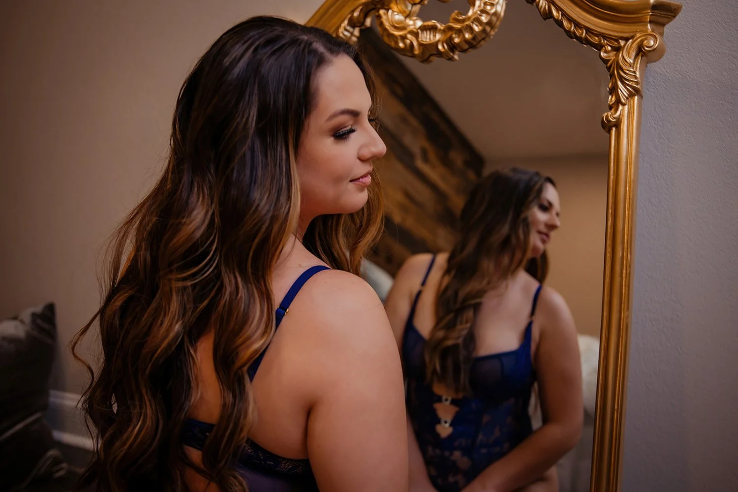 Chubby brunette wife boudoir image 22