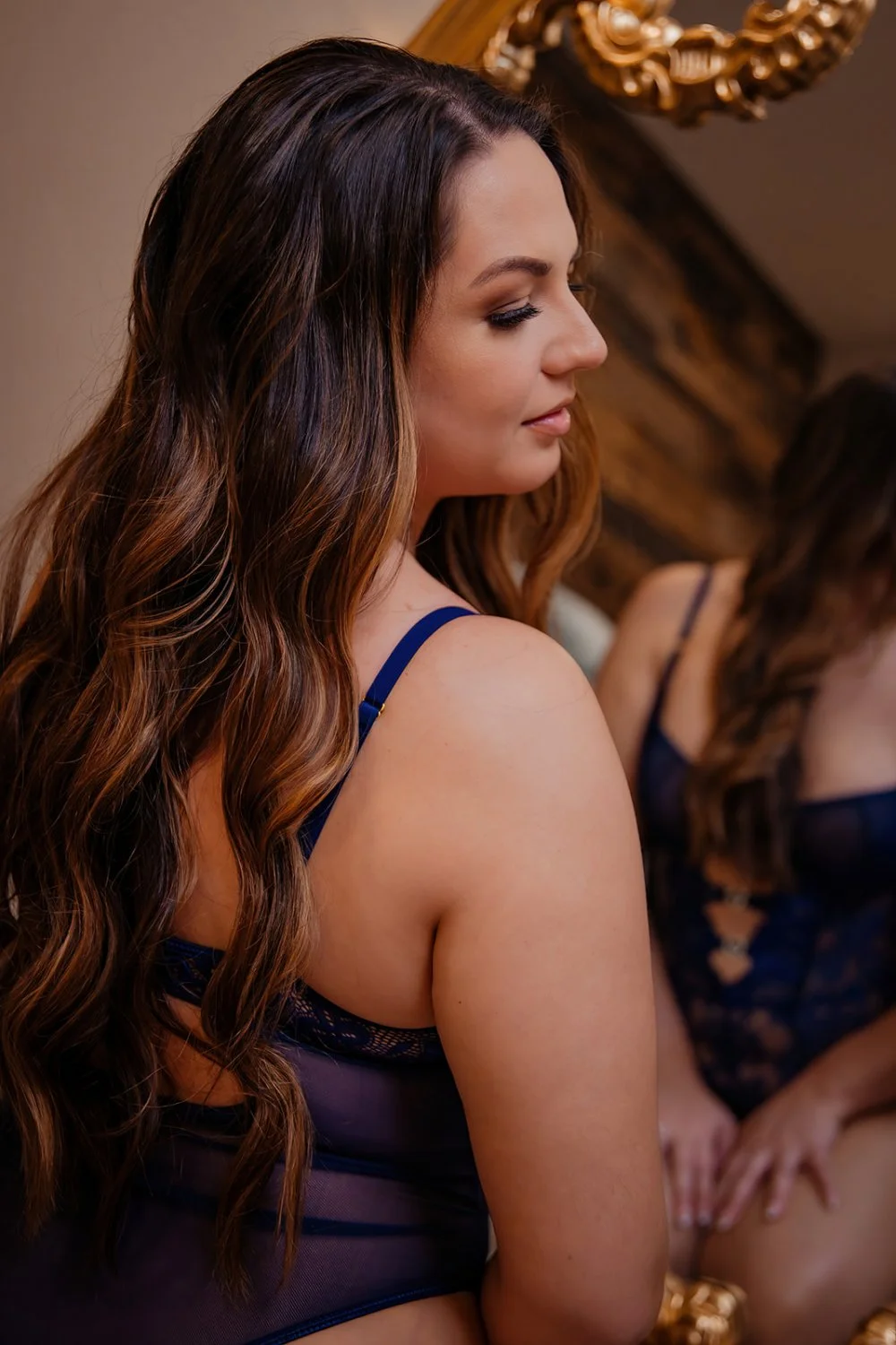 Chubby brunette wife boudoir image 26
