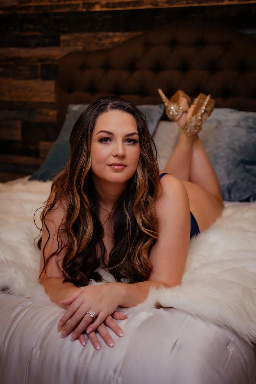 Chubby brunette wife boudoir image 49