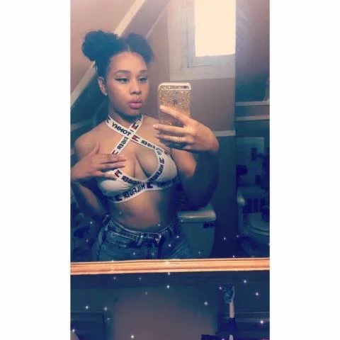 Pretty 🤩 ass bitch image 3