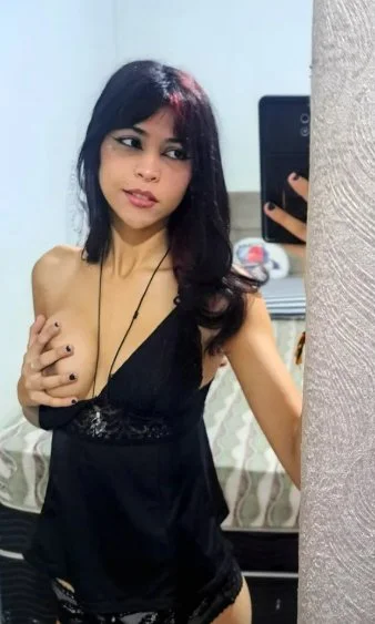 Novinha puta safada magrinha gotica da bucetinha apertada vazada! novos videos amador caiu na rede main image