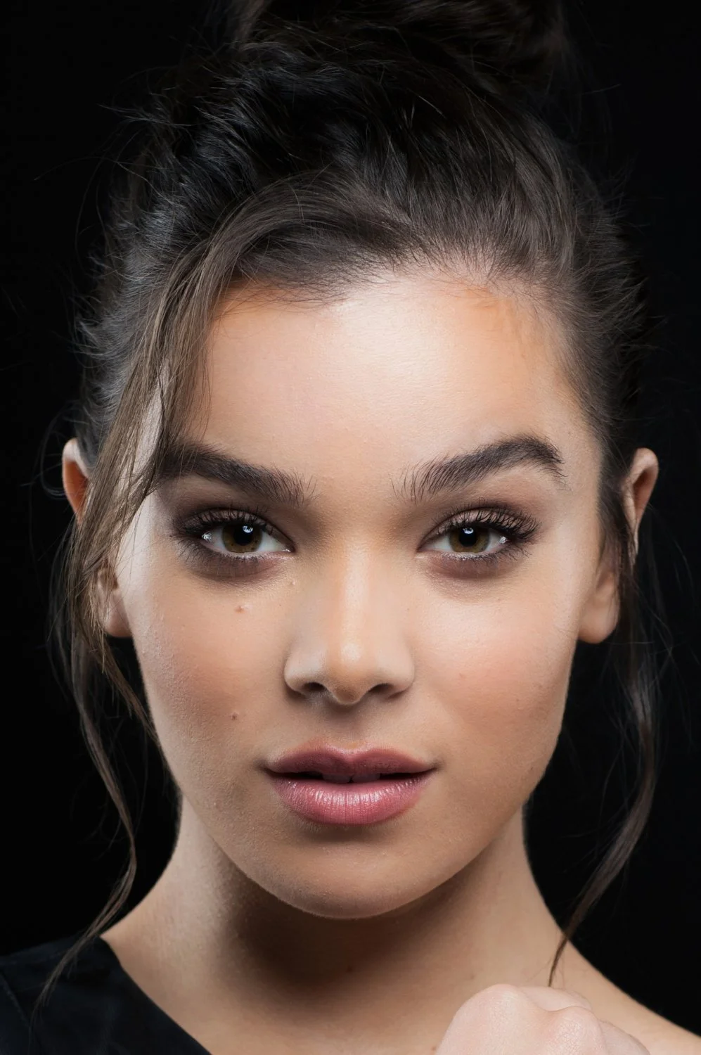 Hailee Steinfeld face card main image