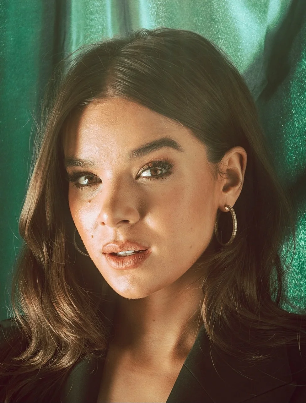 Hailee Steinfeld face card image 3