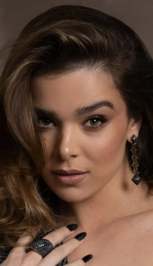 Hailee Steinfeld face card image 5