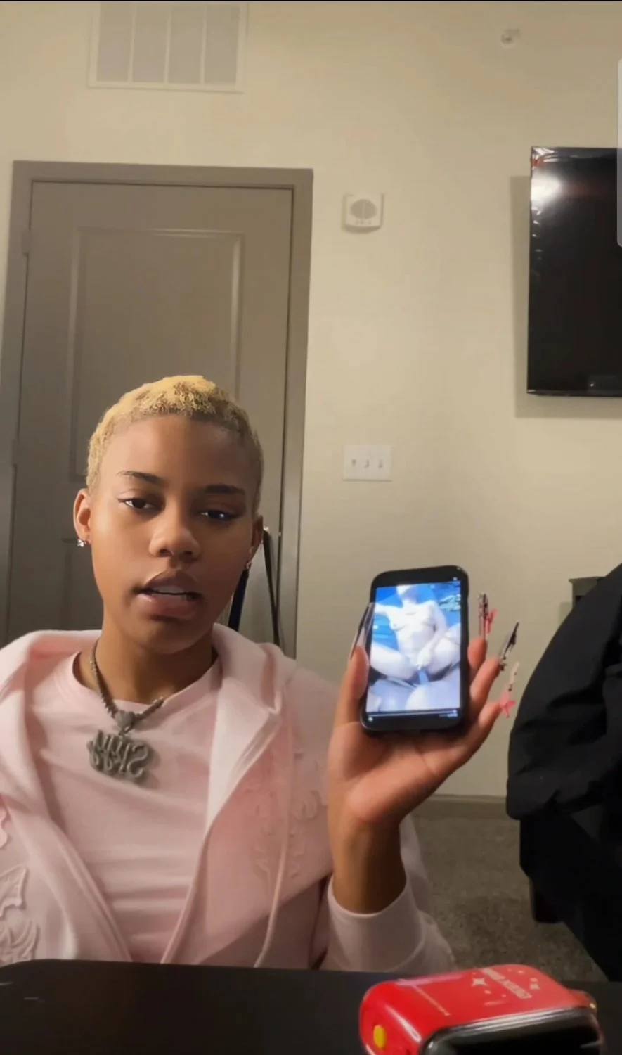 Thot showing her sextapes and twerking Ass image 2