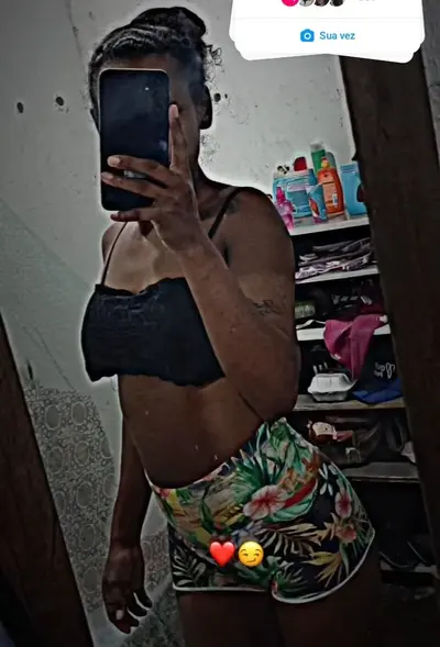 Olha essa favelada marmita que adora rebolar a noite toda puta merece oque cover image