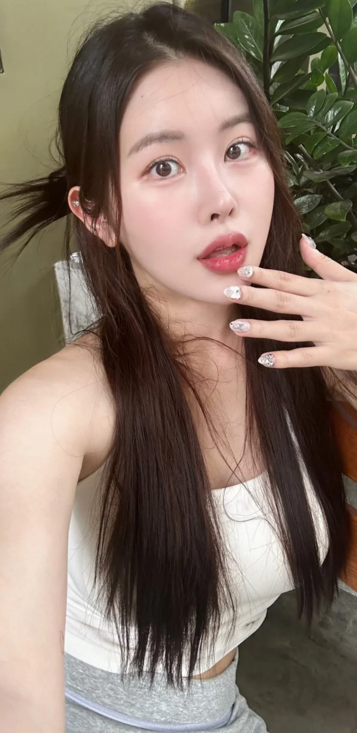 korean 조진솔 bikini image 2