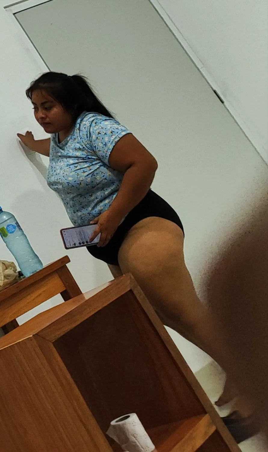 Hermosa gordita montando image 3