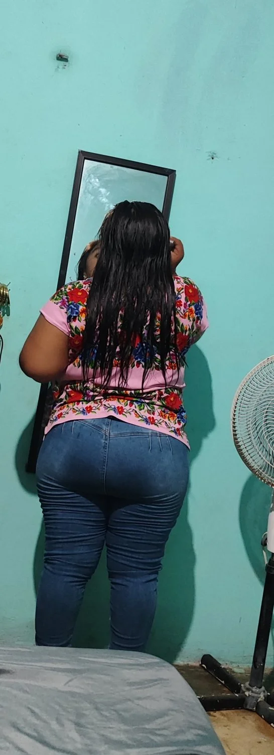 Hermosa gordita montando image 4