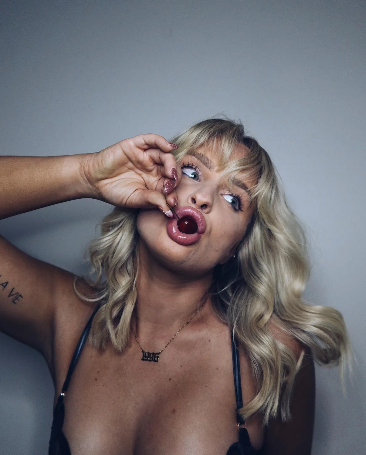 Former news reporter Jenna Liston blonde pawg influencer image 3