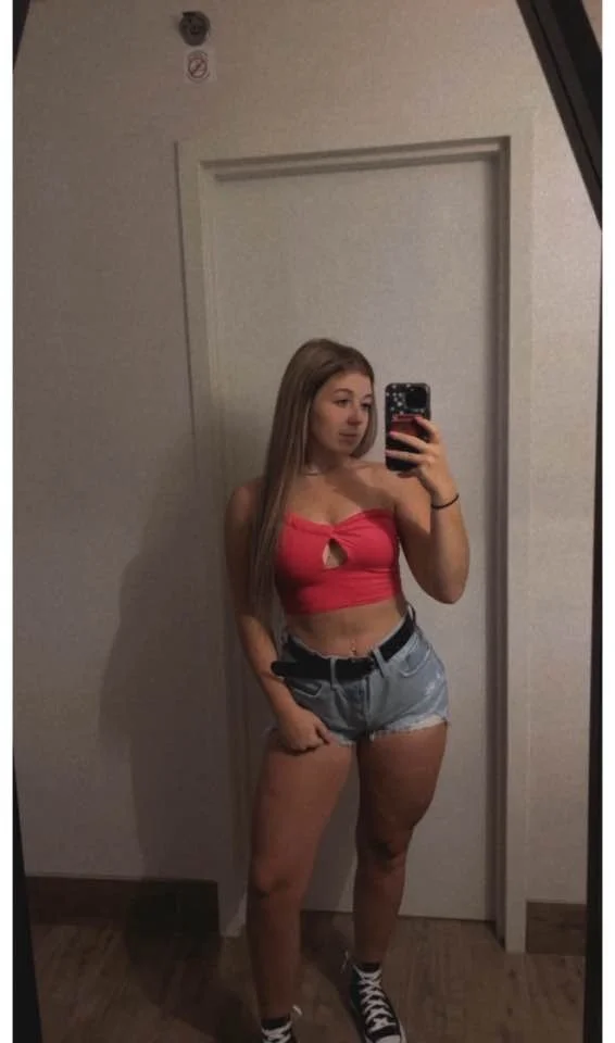 Grace’s pathetic brother loves cuming to her ass and thinks you should too image 17