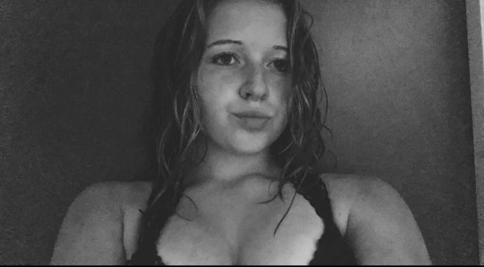 Grace’s pathetic brother loves cuming to her ass and thinks you should too image 18